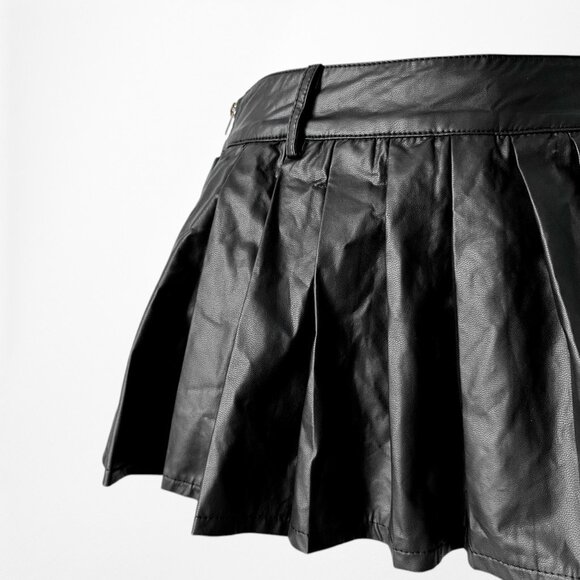 Lioness Black Faux Leather Micro Mini Pleated Skater Skirt Skort Size XS - Picture 5 of 6